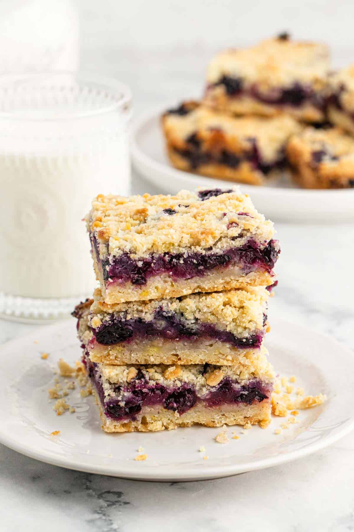 Homemade Blueberry Crumb Bars: Your Go-To Crowd-Pleasing Dessert
